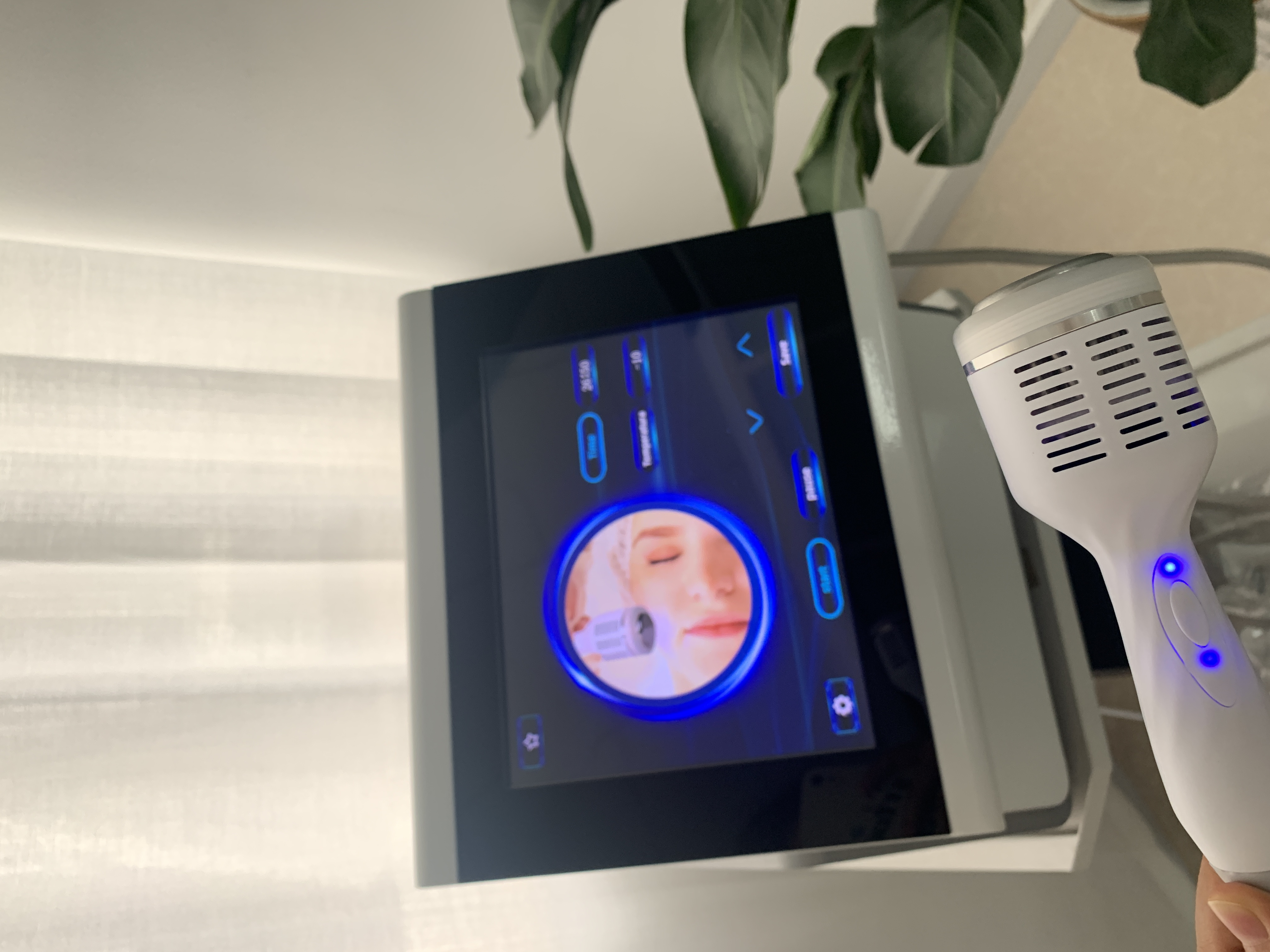 2023 High quality morpheus 8 professional machine RF machine Microneedle Wrinkle Removal Facial Massage Machine RF fractional
2023 High quality morpheus 8 professional machine RF machine Microneedle Wrinkle Removal Facial Massage Machine RF fractional