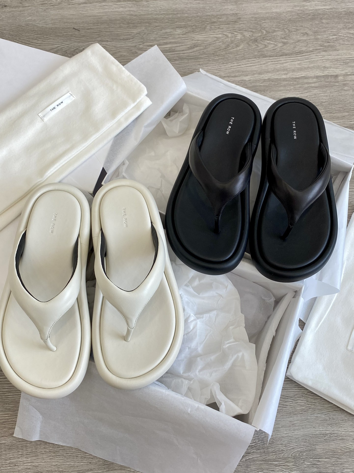 Women Shoes The Row Ginza Leather Platform Flip Flops Japanese Fashion Show Runway Genuine Real Leather Original Box Size 34-40, Black
Women Shoes The Row Ginza Leather Platform Flip Flops Japanese Fashion Show Runway Genuine Real Leather Original Box Size 34-40, Black