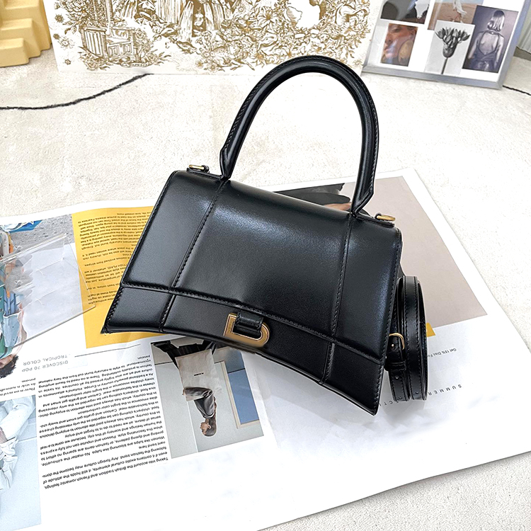 Genuine leather trunk shoulder designer bag mens Women's crossbody sac pochette tote hourglass Bag fashion luxurys handbag clutch saddle purse classic black bags, Nude leather-gold l0g0
Genuine leather trunk shoulder designer bag mens Women's crossbody sac pochette tote hourglass Bag fashion luxurys handbag clutch saddle purse classic black bags, Nude leather-gold l0g0