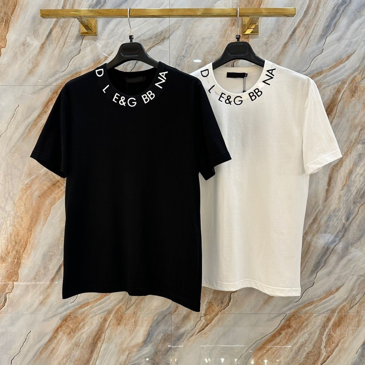 luxury brand 2023 Trend Collar Color Painting Alphabet Print Pure Cotton Comfortable Short Sleeve Fashion Personality Loose Casual Simple T-shirt for Men and Women, Black
luxury brand 2023 Trend Collar Color Painting Alphabet Print Pure Cotton Comfortable Short Sleeve Fashion Personality Loose Casual Simple T-shirt for Men and Women, Black