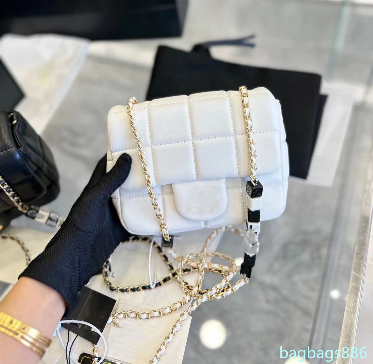French woman like mini luxury designers Crossbody high quality sheepskin bag gold chain of classic black and white backpack handbags hardware cardholders to 17 cm
French woman like mini luxury designers Crossbody high quality sheepskin bag gold chain of classic black and white backpack handbags hardware cardholders to 17 cm
