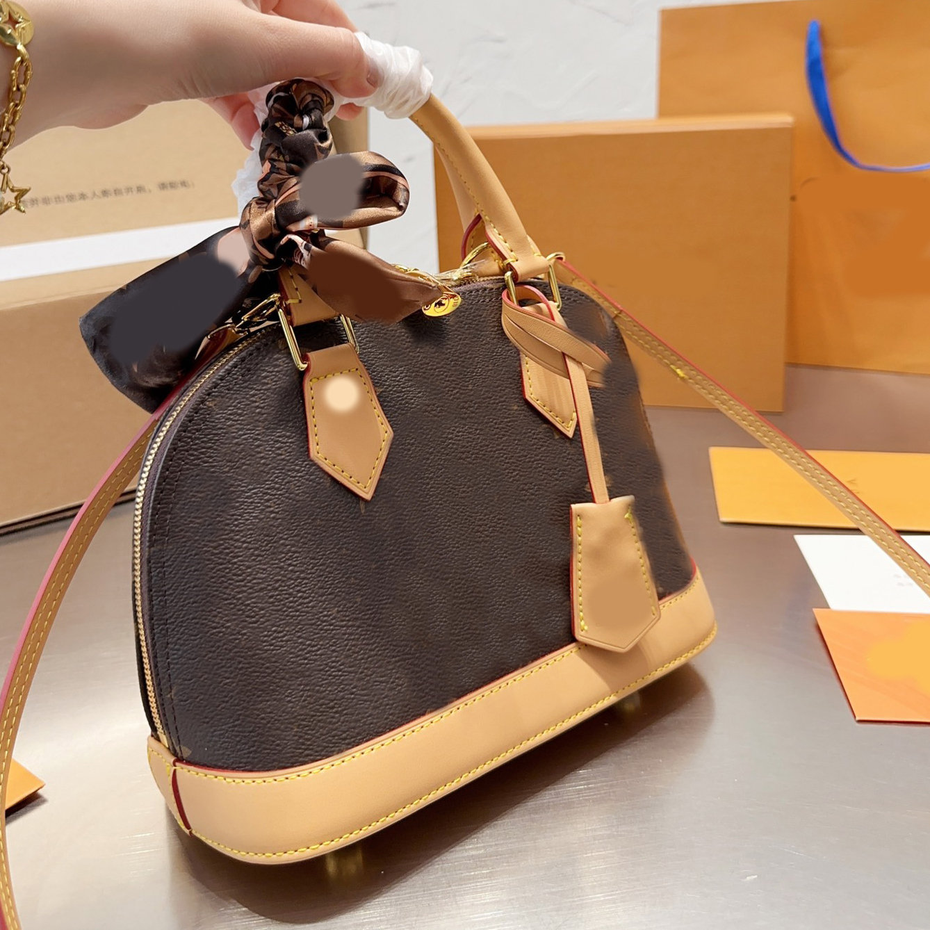 Shell bag CrossBody Luxury Designer Brand Fashion Shoulder Bags Handbags High Quality Women Letter Purse Phone bag Wallet Leopard, Pic with logo 25x18cm
Shell bag CrossBody Luxury Designer Brand Fashion Shoulder Bags Handbags High Quality Women Letter Purse Phone bag Wallet Leopard, Pic with logo 25x18cm
