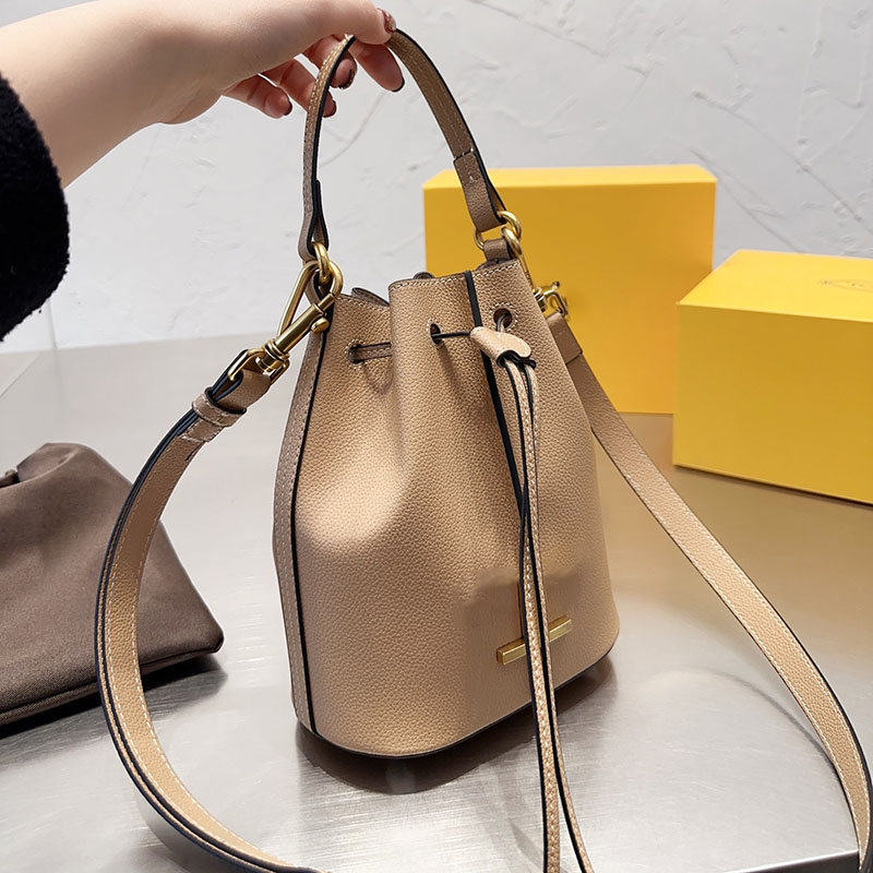 New Luxury Designer Bag Shoulder Bags Mini Bucket Bag Wallets 4 Colour Crossbody Handbag Women's Top Fashion Leather Handbags Removable Shoulders Strap Size 25 18 cm, Khaki
New Luxury Designer Bag Shoulder Bags Mini Bucket Bag Wallets 4 Colour Crossbody Handbag Women's Top Fashion Leather Handbags Removable Shoulders Strap Size 25 18 cm, Khaki