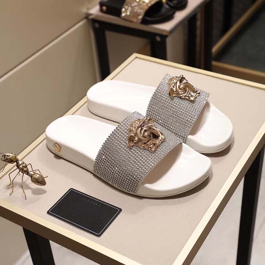 Top Quality Designer Luxury Womens Slippers Ladies Winter Wool Slides Fur Fluffy Furry Warm letters Sandals Comfortable Fuzzy Girl Flip Flop Slipper, #14
Top Quality Designer Luxury Womens Slippers Ladies Winter Wool Slides Fur Fluffy Furry Warm letters Sandals Comfortable Fuzzy Girl Flip Flop Slipper, #14