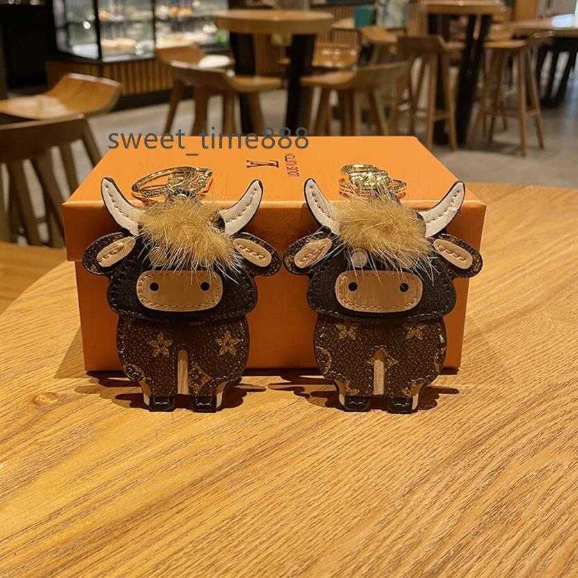 4 styles Retro Brand Designer Keychain Brown for Men and Women Classic Key Ring Car Backpack Cellphone Pendant Cartoon Cow Printin2610
4 styles Retro Brand Designer Keychain Brown for Men and Women Classic Key Ring Car Backpack Cellphone Pendant Cartoon Cow Printin2610