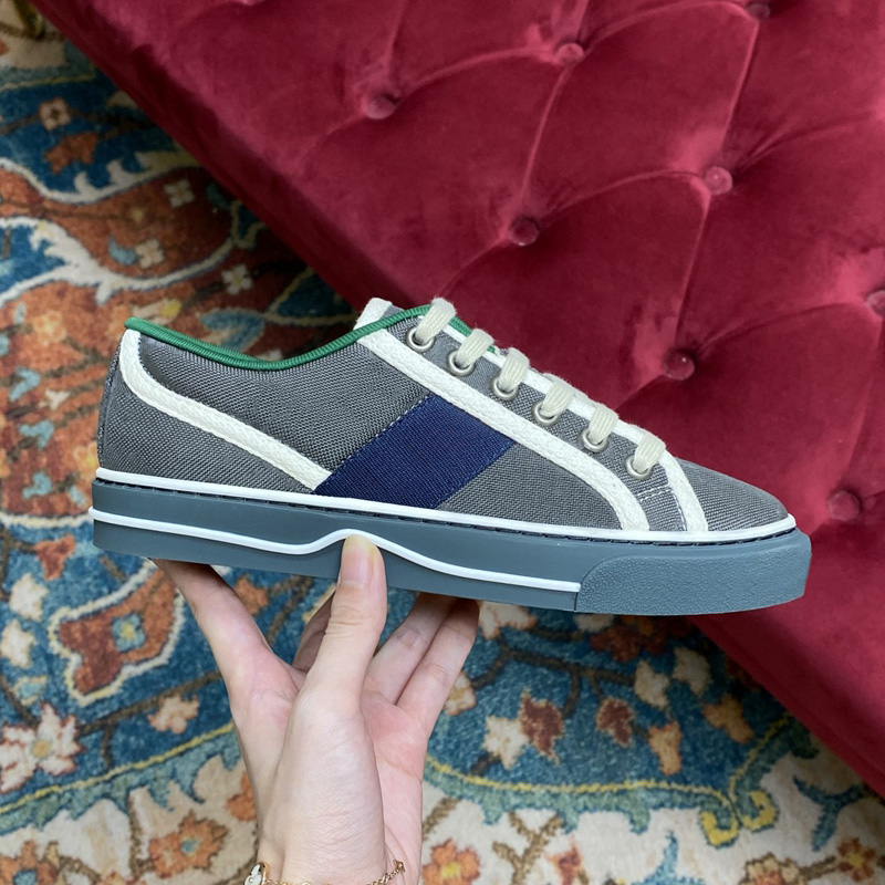 Men Tennis 1977 High Low Tops Shoes Woman Flat Canvas Sneaker Classic Green and Red Web Trainers Fashion Casual Sneakers 36-45
Men Tennis 1977 High Low Tops Shoes Woman Flat Canvas Sneaker Classic Green and Red Web Trainers Fashion Casual Sneakers 36-45
