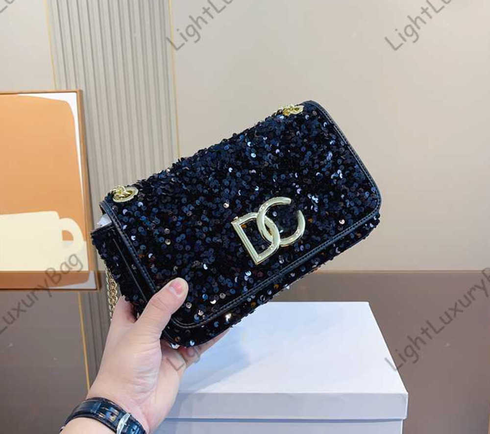 5A Quality Chain Glitter Shoulder Brand Designer Crossbody Bag Flap Purse Womens Handbag Retro Lady Party Clutch Noble Grace Wallet 230510, Red
5A Quality Chain Glitter Shoulder Brand Designer Crossbody Bag Flap Purse Womens Handbag Retro Lady Party Clutch Noble Grace Wallet 230510, Red