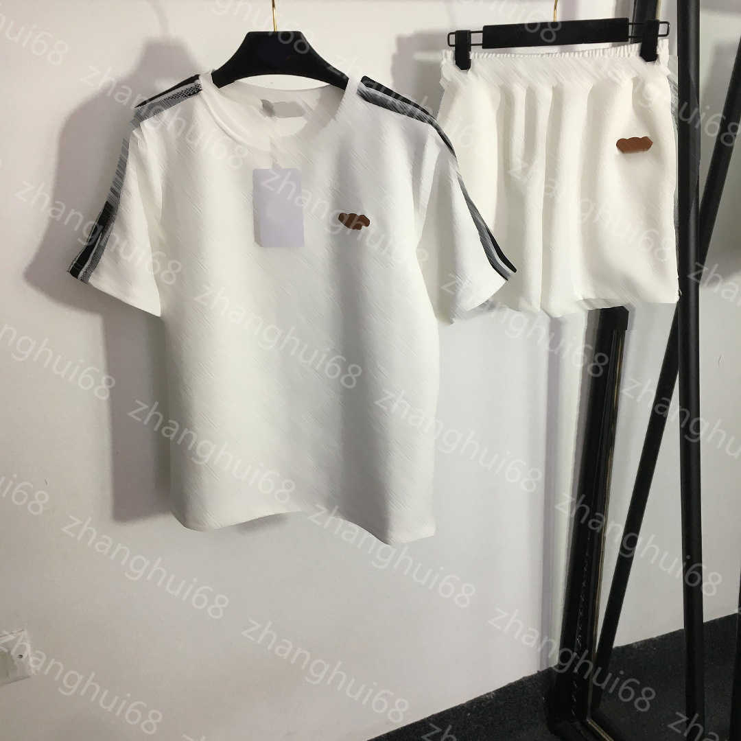 23ss women shorts sets womens designer clothing Chest logo leather webbing stitching short sleeve jacquard letter T-shirt casual shorts set Women Clothes, 11
23ss women shorts sets womens designer clothing Chest logo leather webbing stitching short sleeve jacquard letter T-shirt casual shorts set Women Clothes, 11
