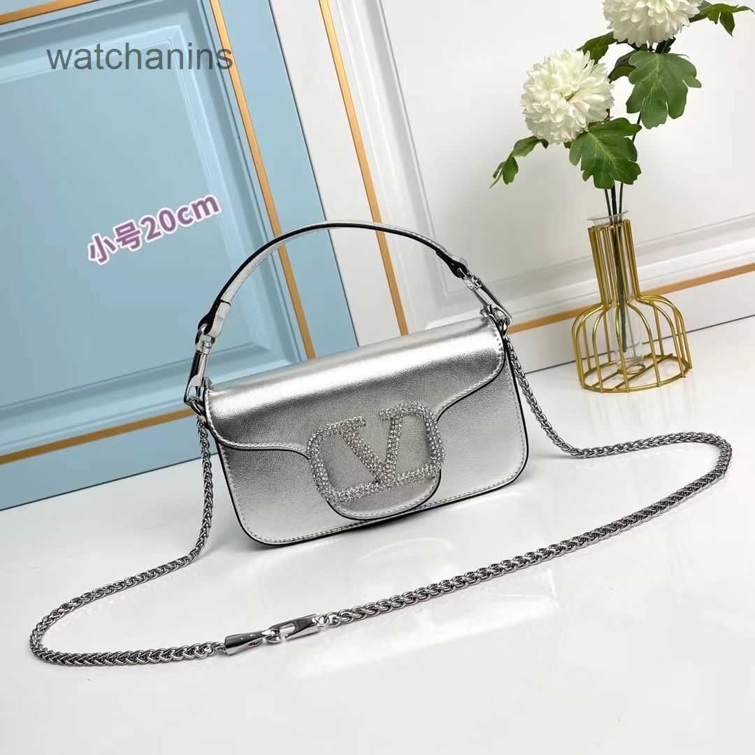 Fashion Classic Tote Diamond Handbag Designer Buckle Valentino Women v Bags Mini Handheld Cowhide Shoulder Crossbody Women's Chain 4 P1K8, Plum red large size with a length of
Fashion Classic Tote Diamond Handbag Designer Buckle Valentino Women v Bags Mini Handheld Cowhide Shoulder Crossbody Women's Chain 4 P1K8, Plum red large size with a length of