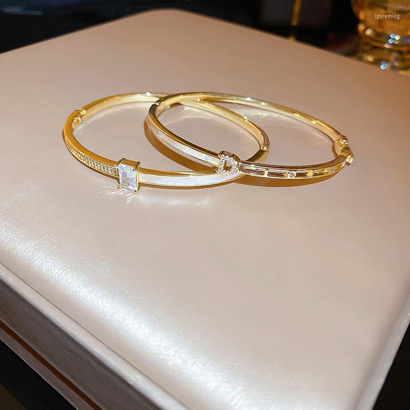 Bangle 2023 Geometric Letter Buckle Bracelet Fashion Temperament Versatile Shiny Crystal Women Jewelry Accessories
Bangle 2023 Geometric Letter Buckle Bracelet Fashion Temperament Versatile Shiny Crystal Women Jewelry Accessories