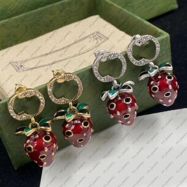 WWWStrawberry aretes charm earrings 18k gold-plated silver-plated brass material resin streamer luxury earrings designer for women. Wedding bride gift
WWWStrawberry aretes charm earrings 18k gold-plated silver-plated brass material resin streamer luxury earrings designer for women. Wedding bride gift