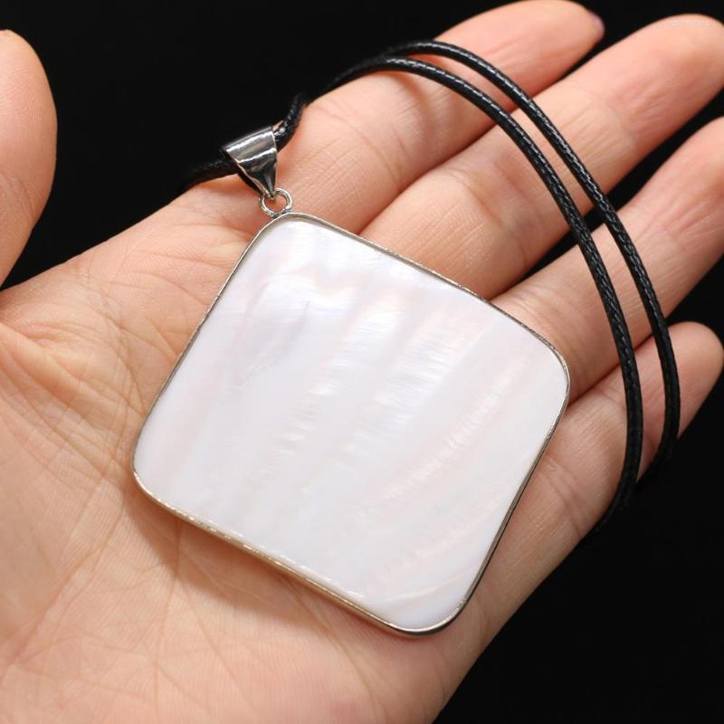 Chains Natural Shell Necklace With Rhombus-Shaped White Pendant Leather Cord 2MM Charms For Elegant Women Love Romantic Gift
Chains Natural Shell Necklace With Rhombus-Shaped White Pendant Leather Cord 2MM Charms For Elegant Women Love Romantic Gift
