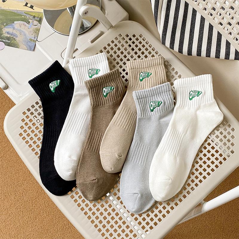 Men's Socks Men's Ins Cotton Solid Color Embroidered Letters Mid-Thigh Sports Basketball Breathable Non-Slip, Black
Men's Socks Men's Ins Cotton Solid Color Embroidered Letters Mid-Thigh Sports Basketball Breathable Non-Slip, Black