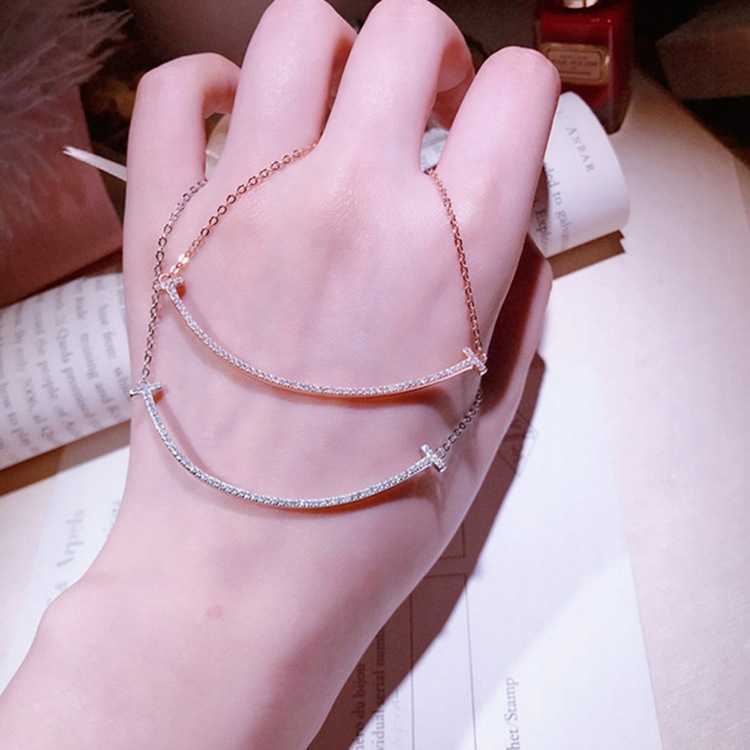 Smile t home with 3A zircon simple clavicle chain women's Fashion Necklace Pendant
Smile t home with 3A zircon simple clavicle chain women's Fashion Necklace Pendant