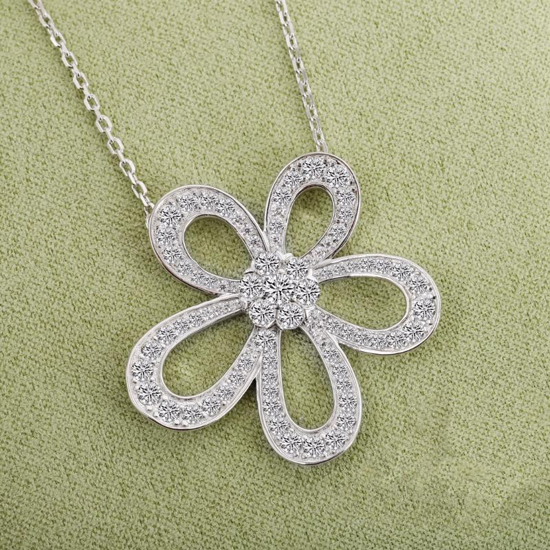 Charms Top Quality Anniversary Gifts Party Jewelry For Women Zircon Pendant Europe Luxury Flower NecklaceCharms CharmsCharms 
Charms Top Quality Anniversary Gifts Party Jewelry For Women Zircon Pendant Europe Luxury Flower NecklaceCharms CharmsCharms