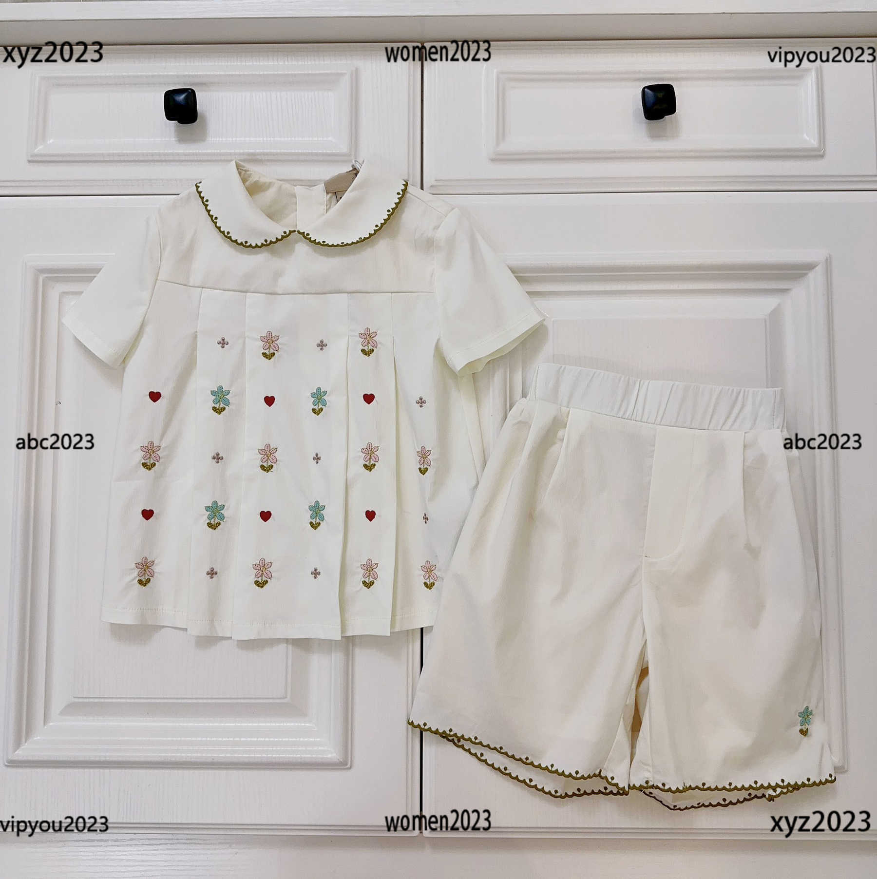 luxury Summer Tracksuits baby clothes designer kids Sets Baby 2pcs Embroidered doll neck T-shirt and lace shorts new arrival, #3
luxury Summer Tracksuits baby clothes designer kids Sets Baby 2pcs Embroidered doll neck T-shirt and lace shorts new arrival, #3