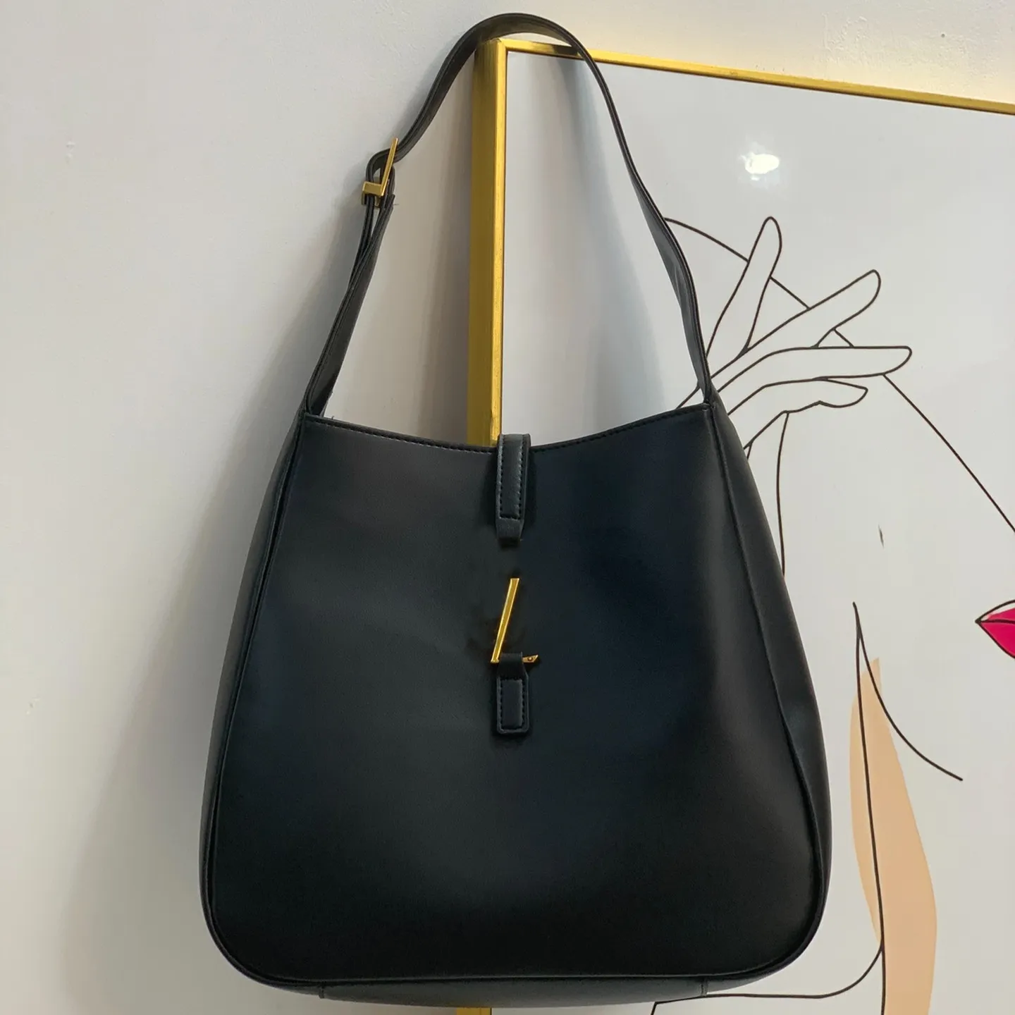 7A Designer Totes Cowhide Contracted Style Genuine Leather with Serial Number Classic Brand, Black
7A Designer Totes Cowhide Contracted Style Genuine Leather with Serial Number Classic Brand, Black