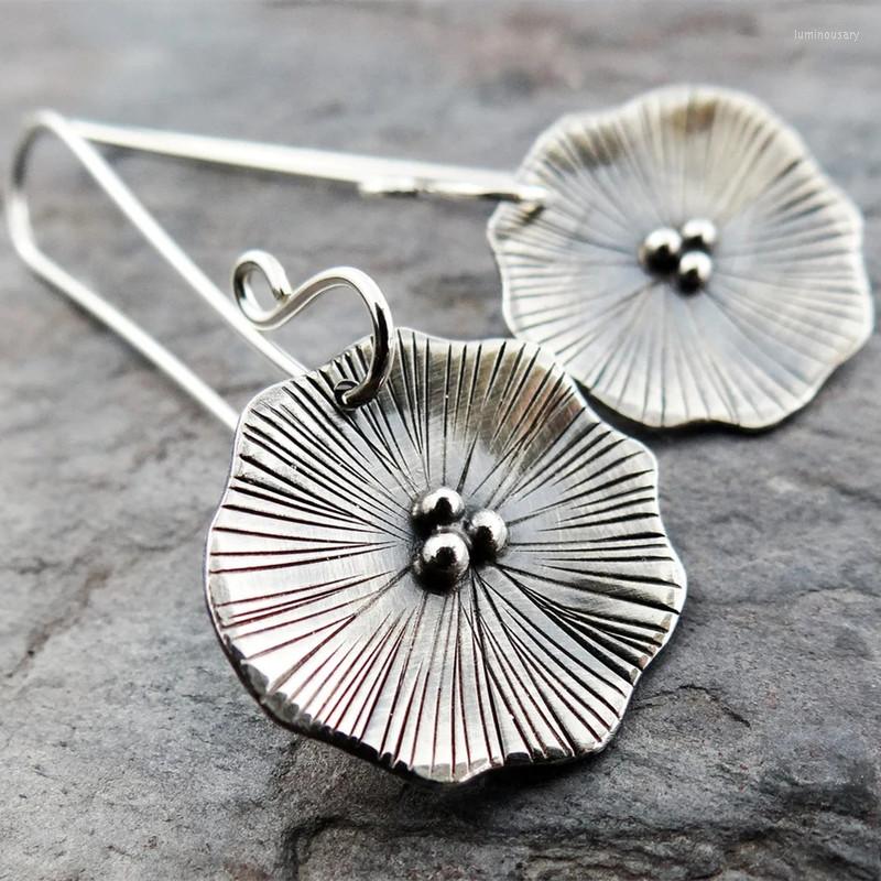 Dangle Earrings Simple Fashion Silver Color Metal Carving Lotus Leaf Vintage Creative Handmade Long Handle For Women
Dangle Earrings Simple Fashion Silver Color Metal Carving Lotus Leaf Vintage Creative Handmade Long Handle For Women