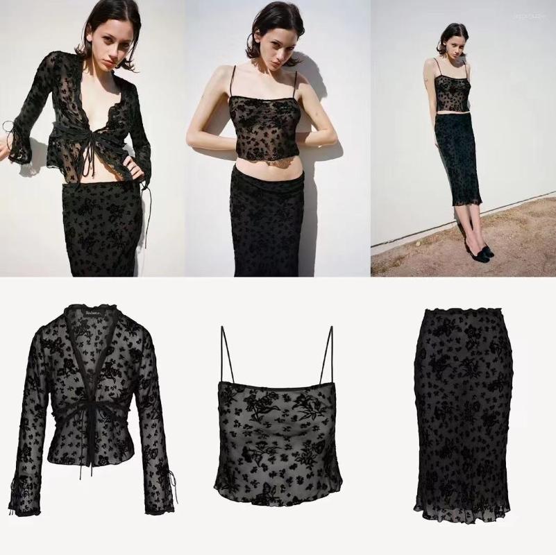Skirts Women Sexy Silk Velvet Set 2023 V-neck Long Sleeve Coat Sling Tops Midi Skirt
Skirts Women Sexy Silk Velvet Set 2023 V-neck Long Sleeve Coat Sling Tops Midi Skirt