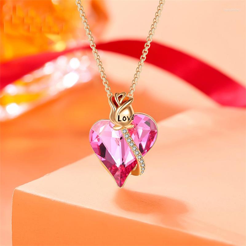 Pendant Necklaces COCOM Romantic Rose Flower Heart Necklace Pink Austrian Crystal Gold Plated Valentines Day Jewelry Gift For Girlfriend
Pendant Necklaces COCOM Romantic Rose Flower Heart Necklace Pink Austrian Crystal Gold Plated Valentines Day Jewelry Gift For Girlfriend