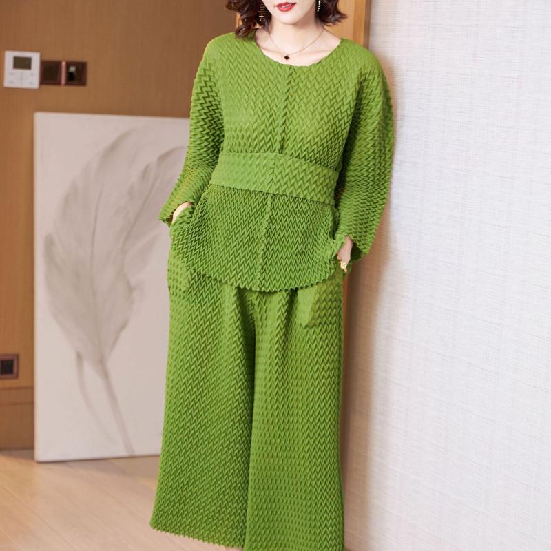 Women's Two Piece Pants Sets Womens Outifits 2023 Solid Colour Loose Stretch Miyake Pleated Round Neck Slimming Waist Top Wide Leg Pant, Green
Women's Two Piece Pants Sets Womens Outifits 2023 Solid Colour Loose Stretch Miyake Pleated Round Neck Slimming Waist Top Wide Leg Pant, Green