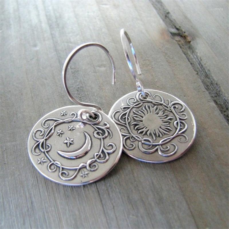 Dangle Earrings Retro Style Vine Leaf Star Moon Sun Pendant Personality Creative Design Men's Asymmetric Holiday Gift Jewelry
Dangle Earrings Retro Style Vine Leaf Star Moon Sun Pendant Personality Creative Design Men's Asymmetric Holiday Gift Jewelry