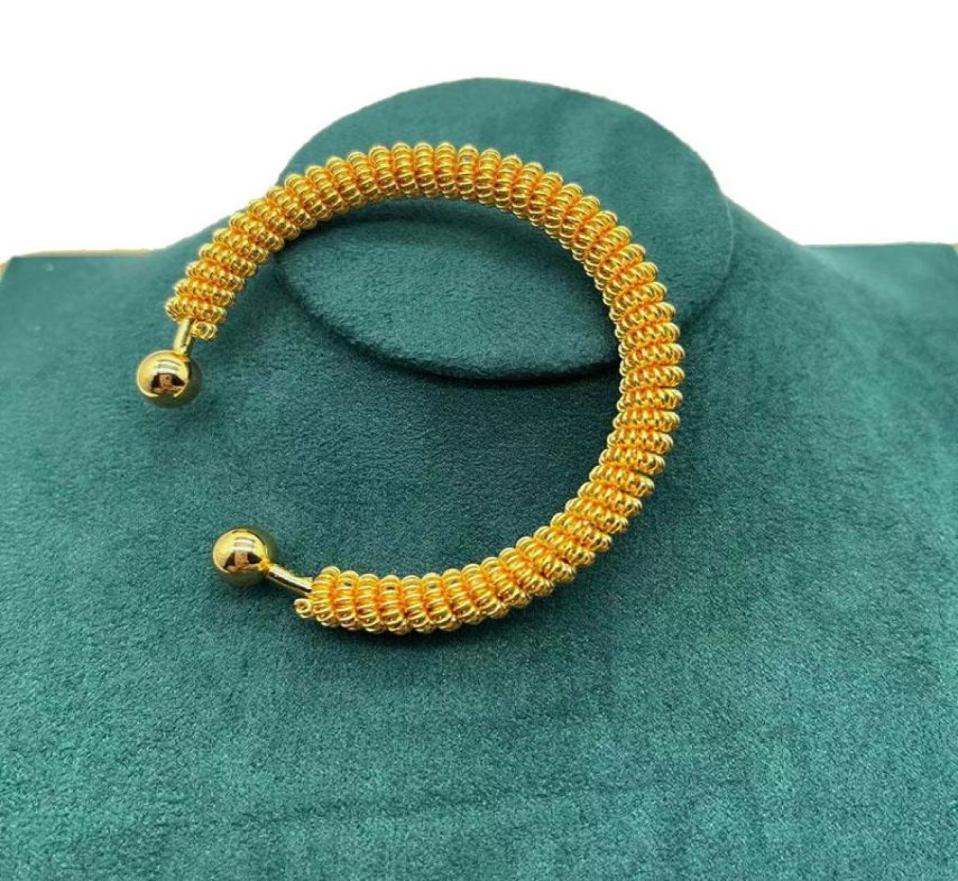 Bangle 1pcs Copper Dubai Bracelets Bangles For Women Arabic With Charm Ethiopian African Gold BraceletsBangles Bridal6107665
Bangle 1pcs Copper Dubai Bracelets Bangles For Women Arabic With Charm Ethiopian African Gold BraceletsBangles Bridal6107665