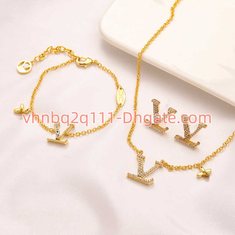 Womens Brand Earrings Designers Letter Ear Stud Bracelet Necklace 18K Gold Plated Crystal Geometric Earring for Wedding Party, Golden
Womens Brand Earrings Designers Letter Ear Stud Bracelet Necklace 18K Gold Plated Crystal Geometric Earring for Wedding Party, Golden