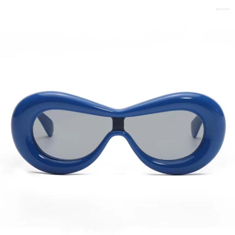 Sunglasses European And American Fashion One-piece Oval Frame Multi-color Anti-ultraviolet Personality Trend Shading
Sunglasses European And American Fashion One-piece Oval Frame Multi-color Anti-ultraviolet Personality Trend Shading