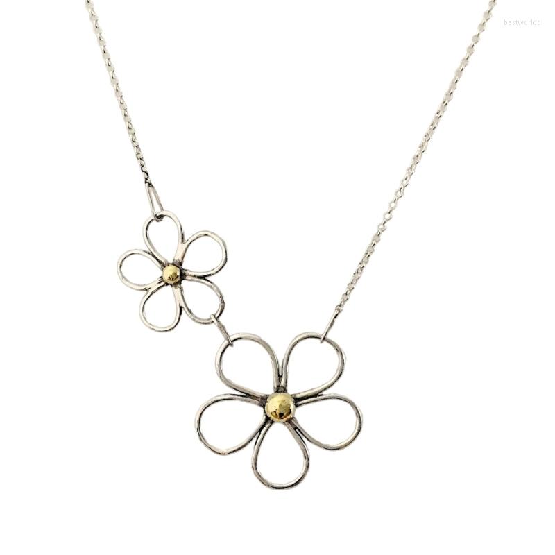Pendant Necklaces Hollow Flower Choker Chain Jewelry For Women Teens Elegant Big Clavicle
Pendant Necklaces Hollow Flower Choker Chain Jewelry For Women Teens Elegant Big Clavicle