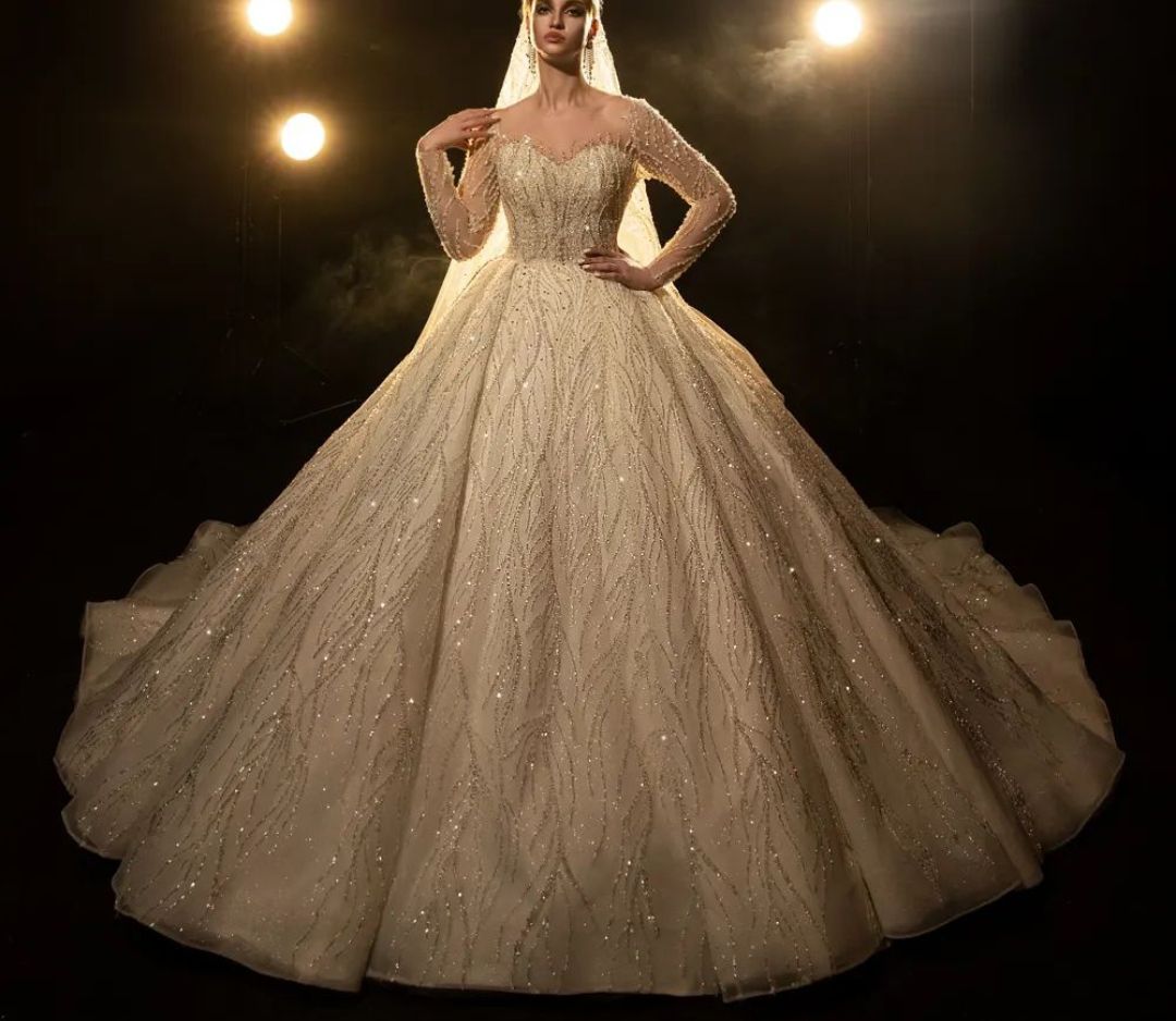 Luxury Ball Gown Wedding Dresses Long Sleeves V Neck Sequins Appliques Beaded Floor Length Ruffles 3D Lace Layer Shiny Bridal Gowns Plus Size Vestido 