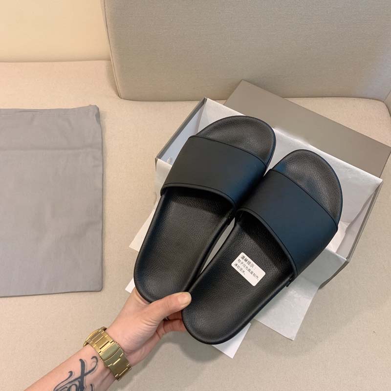 Sandals for womens designers Solid color slippers Luxury enamel coated metal leather sole Fashion versatile beach sandals 35-45, #8
Sandals for womens designers Solid color slippers Luxury enamel coated metal leather sole Fashion versatile beach sandals 35-45, #8