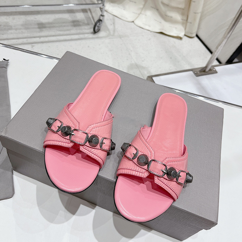designer shoes CAGOLE slippers woman flat sandal Metal rivet Outdoor Genuine leather Free delivery EU40 with box, Color 12
designer shoes CAGOLE slippers woman flat sandal Metal rivet Outdoor Genuine leather Free delivery EU40 with box, Color 12
