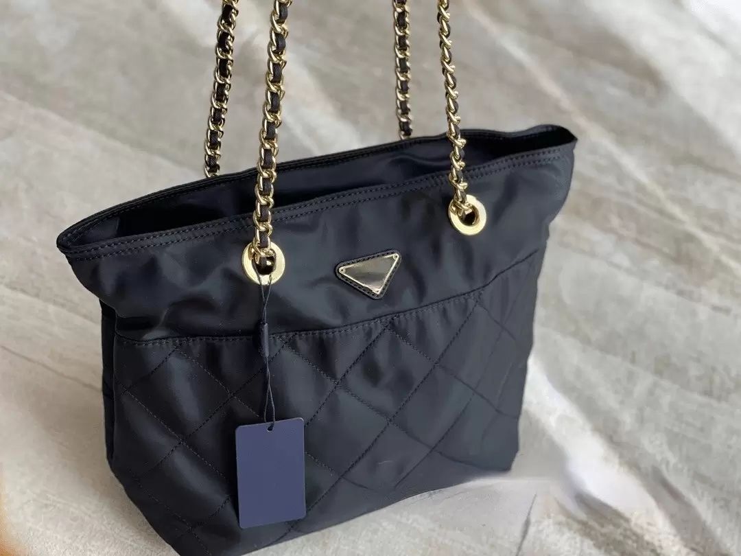 Shoulder Bags Women Large Capacity Clutch Shopping Brand Designer Purse Airport Tote Weekender Traveling Handbag 10210
Shoulder Bags Women Large Capacity Clutch Shopping Brand Designer Purse Airport Tote Weekender Traveling Handbag 10210