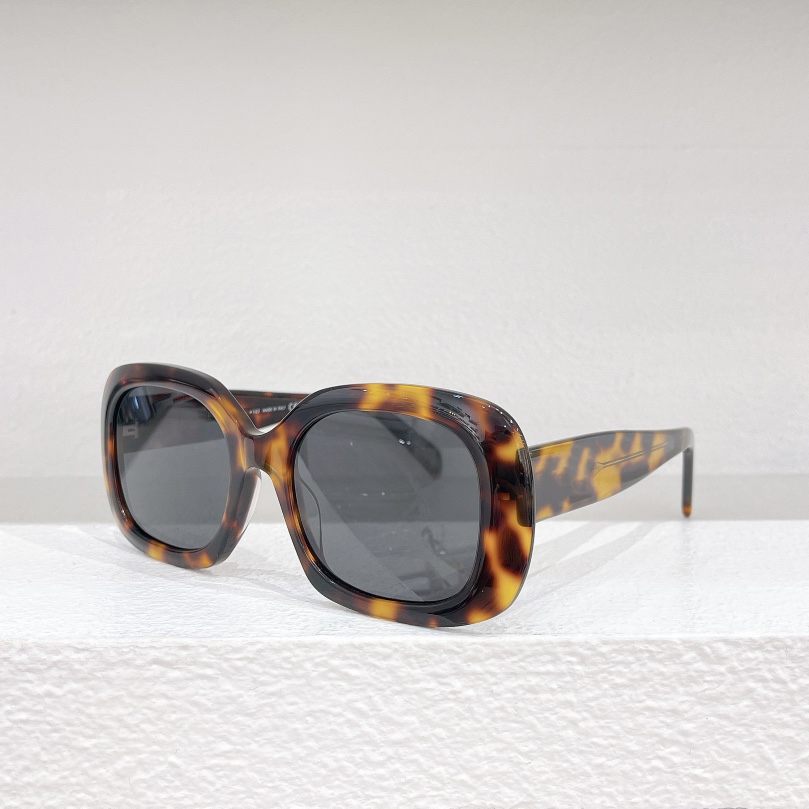 Sunglasses For Men Women Summer 40262 Designers Style Anti-Ultraviolet Retro Plate Full Frame Random Box
Sunglasses For Men Women Summer 40262 Designers Style Anti-Ultraviolet Retro Plate Full Frame Random Box