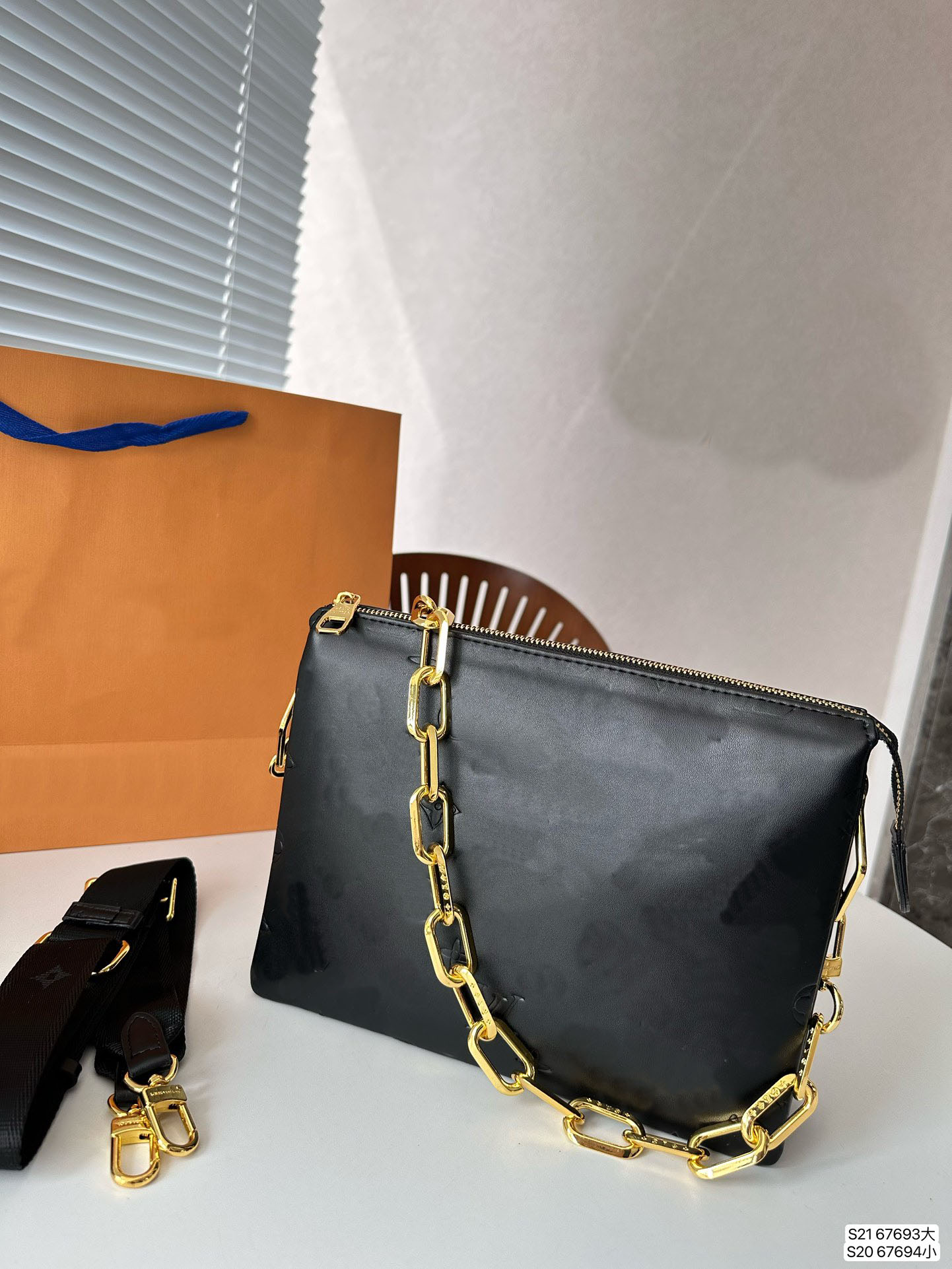 Trend Embossed Shoulder Bags Mini Cousin BB Designers Luxurys Woman Fashion Forward Women Crossbody Genuine Purse Wallet
Trend Embossed Shoulder Bags Mini Cousin BB Designers Luxurys Woman Fashion Forward Women Crossbody Genuine Purse Wallet