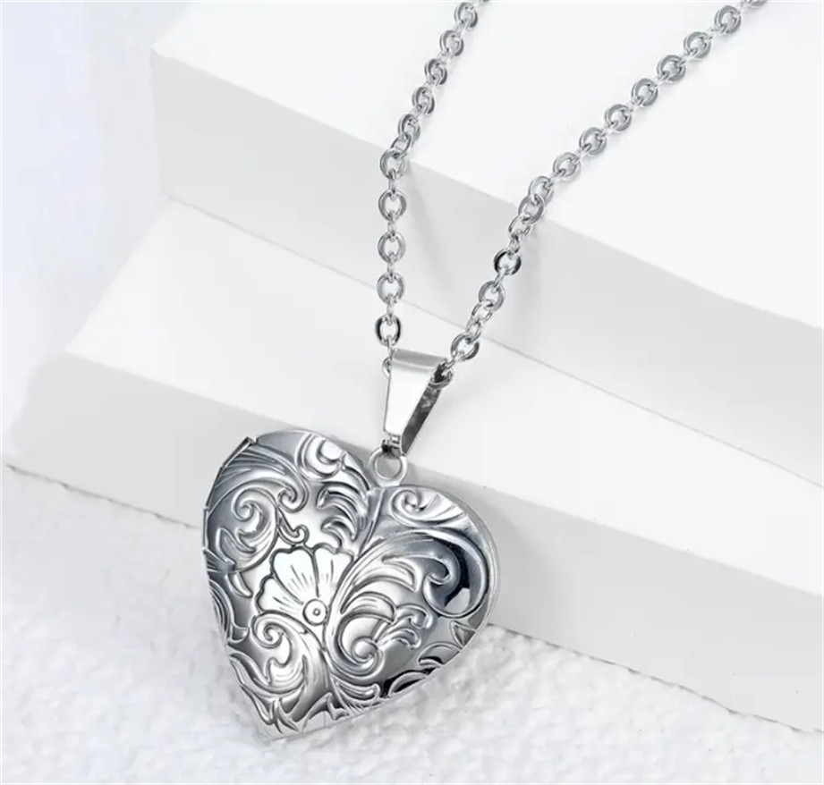 18K Gold Plated Vintage Love Heart Pendant Necklace - Perfect Gift for Women & Girls!
18K Gold Plated Vintage Love Heart Pendant Necklace - Perfect Gift for Women & Girls!