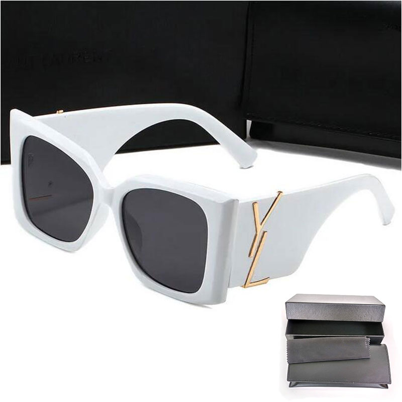 High Quality beach Womans Sunglasses Luxury vintage Mens Sun glasses net red same glasses Brand men Designer eyeglass Gradient women spectacles 3005 Sun glasses
High Quality beach Womans Sunglasses Luxury vintage Mens Sun glasses net red same glasses Brand men Designer eyeglass Gradient women spectacles 3005 Sun glasses