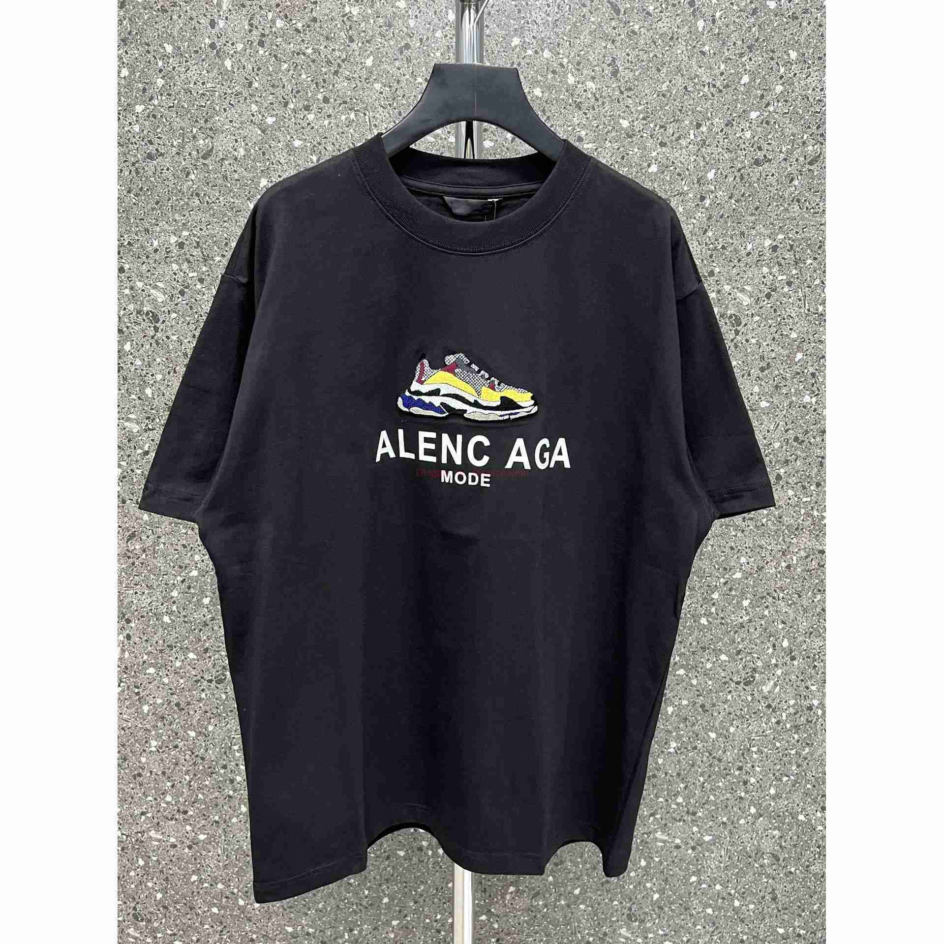 Designer Fashion Clothing French Paris BB Luxury TShirt Tees b Family High Edition Paris Front Embroidery Dad Shoes Short Sleeve Black Loose Short Sleeve Tshirt Unis
Designer Fashion Clothing French Paris BB Luxury TShirt Tees b Family High Edition Paris Front Embroidery Dad Shoes Short Sleeve Black Loose Short Sleeve Tshirt Unis
