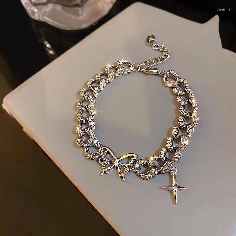 Charm Bracelets Hollow Butterfly Exquisite Shining Rhinestone Bracelet Personality Hip Hop Chain Korean Fashion Women Jewelry 
Charm Bracelets Hollow Butterfly Exquisite Shining Rhinestone Bracelet Personality Hip Hop Chain Korean Fashion Women Jewelry