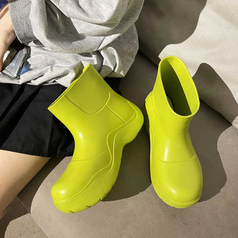 Sandals New Luxury Women Rain Boots Rubber Ladies Walking Waterproof Ankle Casual Thick Bottom Short Boot De Mujer 230417, Rosy red 
Sandals New Luxury Women Rain Boots Rubber Ladies Walking Waterproof Ankle Casual Thick Bottom Short Boot De Mujer 230417, Rosy red