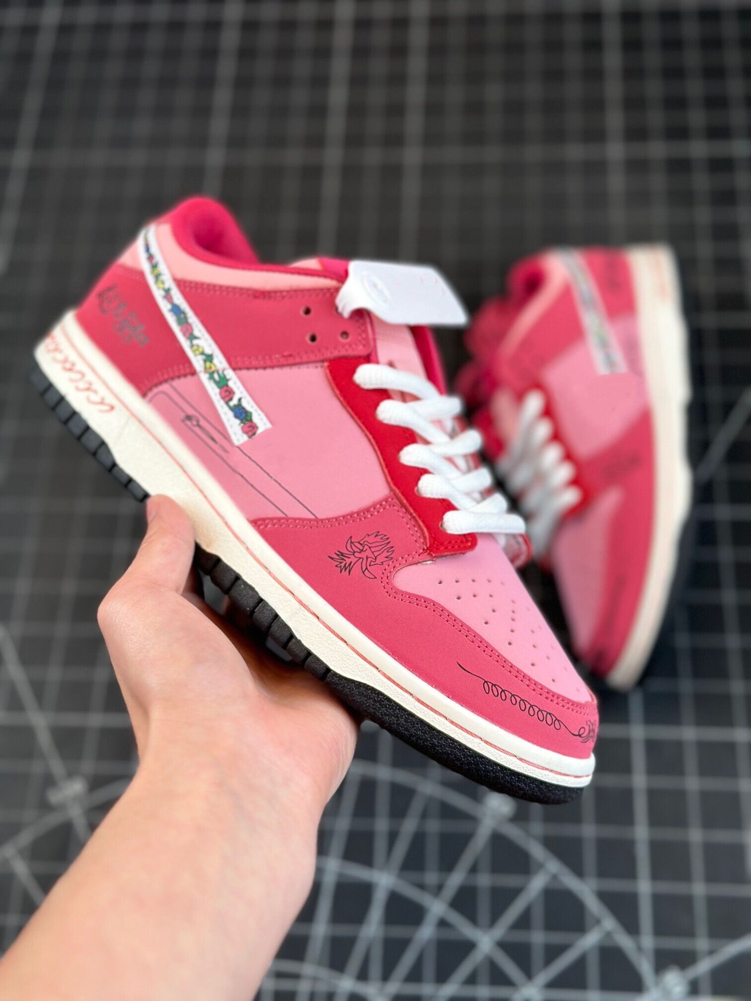 The Lifestyle Streetwear Skates Shoes Katsuhiro O Tomo x Duks Low White Pink Blanc Pouder 2023 New Arrivals Outdoor-Indoor Sports Sneakers
The Lifestyle Streetwear Skates Shoes Katsuhiro O Tomo x Duks Low White Pink Blanc Pouder 2023 New Arrivals Outdoor-Indoor Sports Sneakers