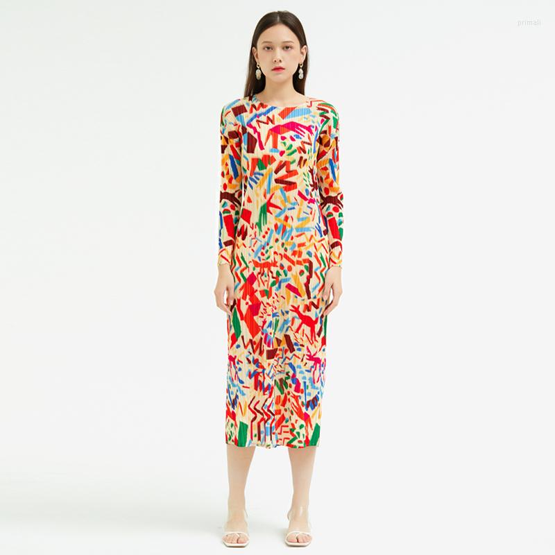 Casual Dresses Miyake Pleats 2023 Spring Korean Fashion Designer Printed Women Long Sleeve Graffiti Pleated Dress Large Size Clothes, Photo color2
Casual Dresses Miyake Pleats 2023 Spring Korean Fashion Designer Printed Women Long Sleeve Graffiti Pleated Dress Large Size Clothes, Photo color2