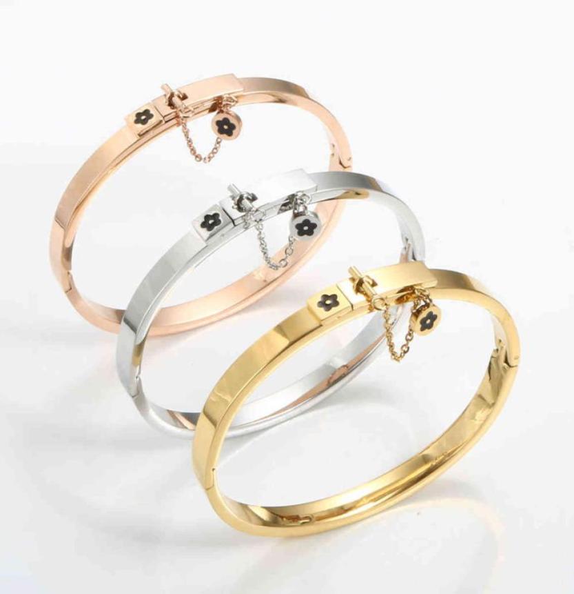 Luxury Lucky Flower Open Cuff Bangles Bracelet for Women Girls Gold Plating Charming Stainless Steel Jewelry Gift3587807
Luxury Lucky Flower Open Cuff Bangles Bracelet for Women Girls Gold Plating Charming Stainless Steel Jewelry Gift3587807