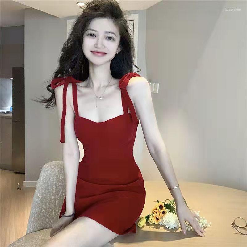 Casual Dresses Western-style Sexy Suspender Dress Women's French Style Waist Red Lace-up Buttock Skirt
Casual Dresses Western-style Sexy Suspender Dress Women's French Style Waist Red Lace-up Buttock Skirt