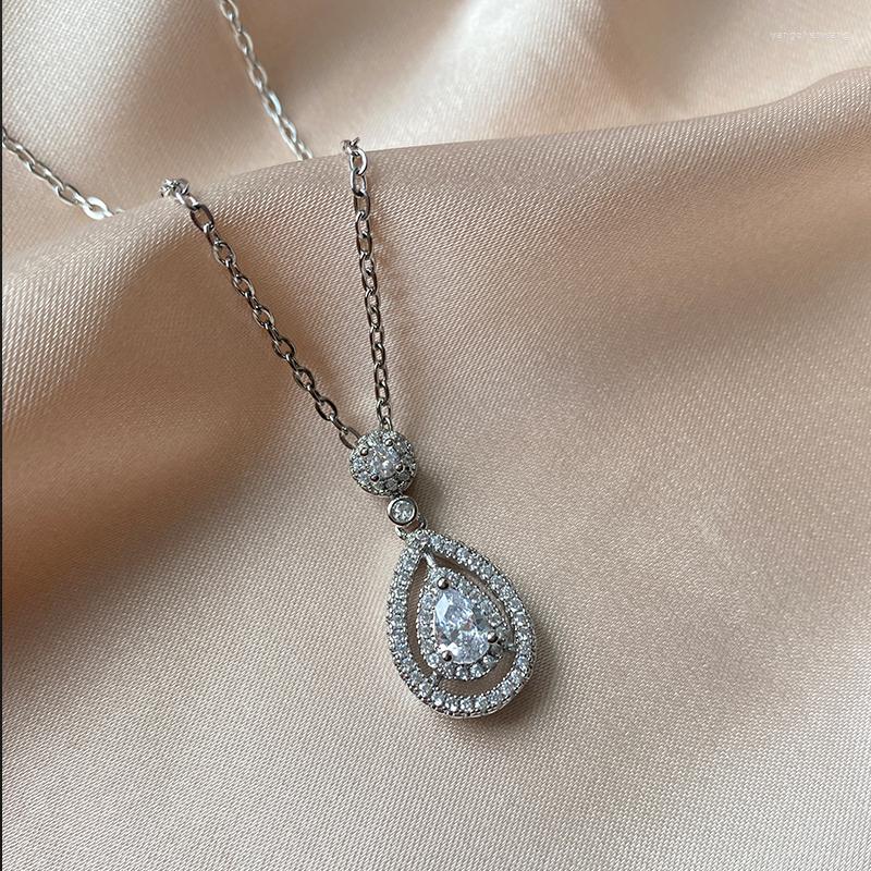 Chains Luxury Water-Drop Design Necklace Geometric Shape Zircon Pendant Women's Necklaces Party Birthday Fashion Jewelry
Chains Luxury Water-Drop Design Necklace Geometric Shape Zircon Pendant Women's Necklaces Party Birthday Fashion Jewelry
