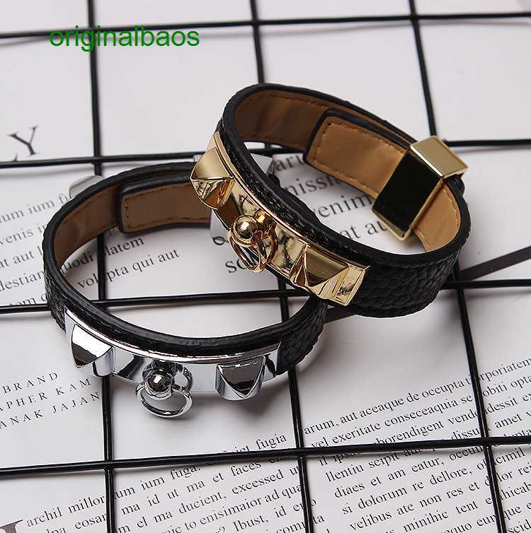 Hemres Designer Bracelet Punk Style Double Layer Fashionable and Minimalist Women's Belt Rivet Goldplated Bracelet Trend
Hemres Designer Bracelet Punk Style Double Layer Fashionable and Minimalist Women's Belt Rivet Goldplated Bracelet Trend