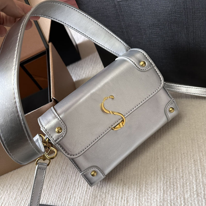 Vintage Classic Designer Vanity Box Bag Satchel with Front Flap Women Shoulder Crossbody Handbag Gold Metal Hardware Real Leather 4 Colors Mini Luxury Suitcase 20cm
Vintage Classic Designer Vanity Box Bag Satchel with Front Flap Women Shoulder Crossbody Handbag Gold Metal Hardware Real Leather 4 Colors Mini Luxury Suitcase 20cm