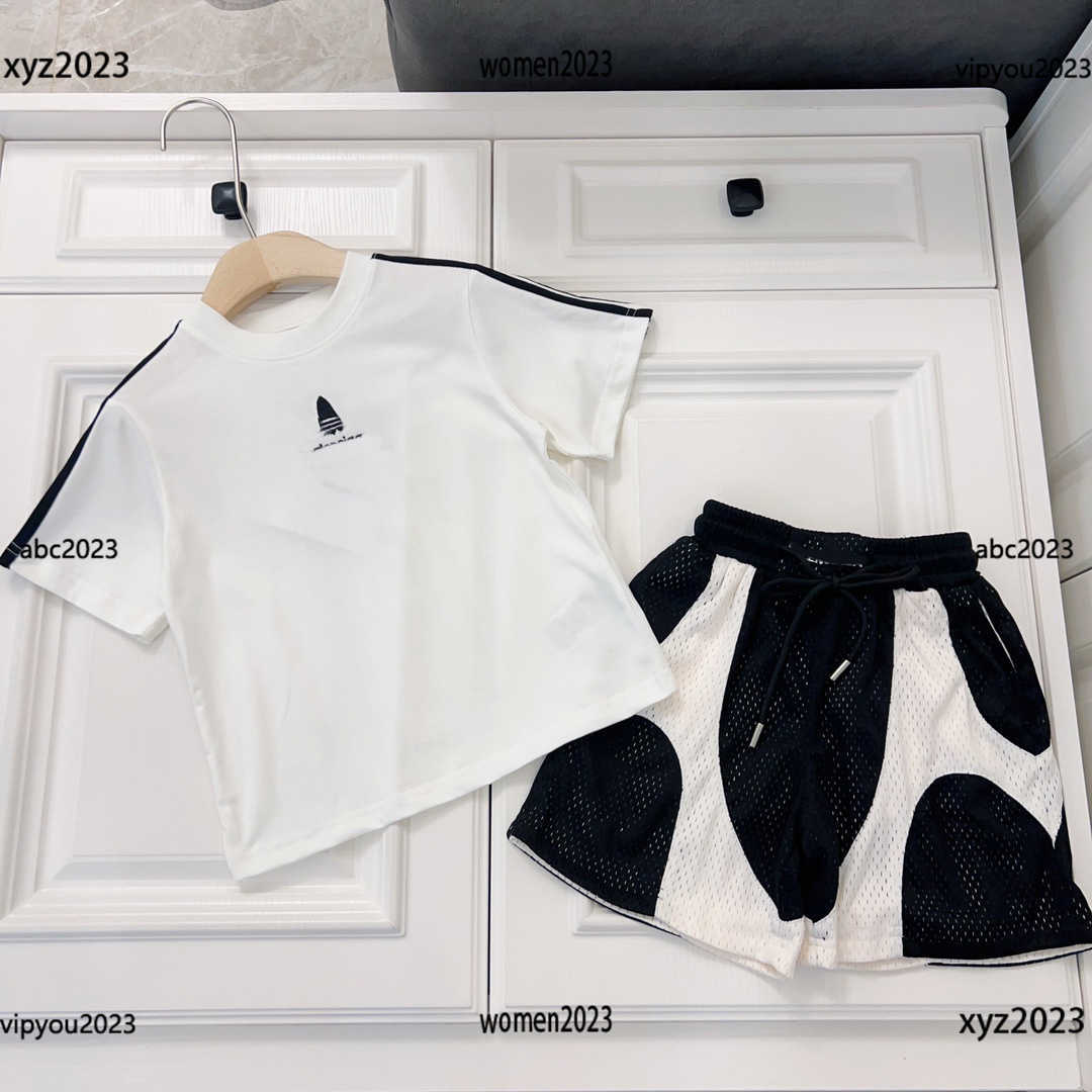 luxury outdoor Tracksuits baby clothes high quality KIds Sets 2pcs Shoulder striped decorative T-shirt and hollow mesh breathable shorts, Black
luxury outdoor Tracksuits baby clothes high quality KIds Sets 2pcs Shoulder striped decorative T-shirt and hollow mesh breathable shorts, Black