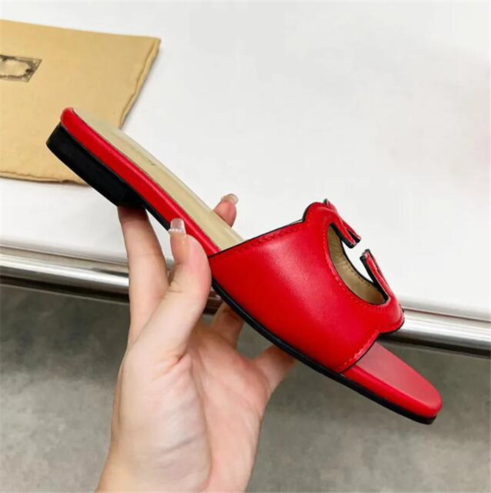 Perforated Designer Sandals Luxury Platform Slide Hollow Pattern Slippers Transparent Materials Sandal Rubber Flats Slipper Flip Flops
Perforated Designer Sandals Luxury Platform Slide Hollow Pattern Slippers Transparent Materials Sandal Rubber Flats Slipper Flip Flops